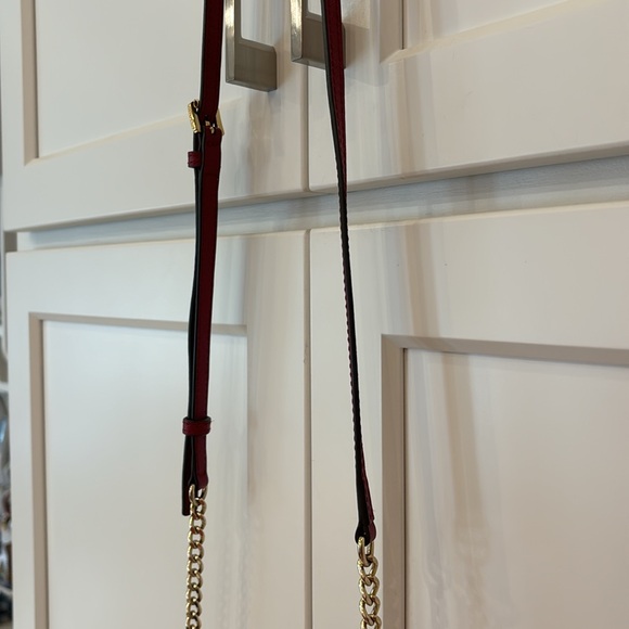 Genuine Michael Kors Phone Crossbody Handbag Multifunctional Small Red Gold Tone - Picture 5 of 8